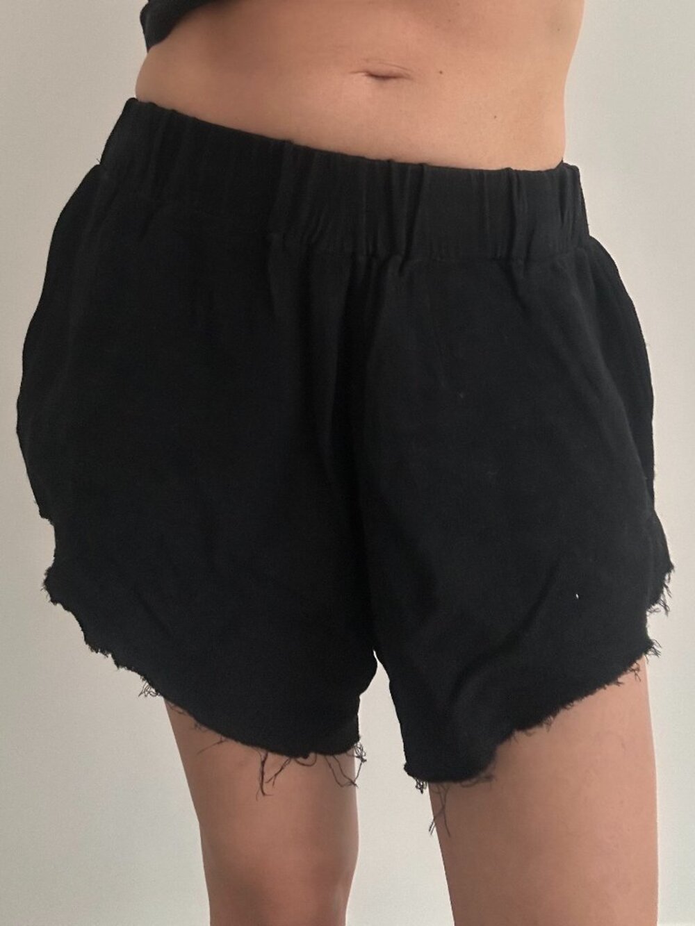 Fabric Content: • 40% cashmere • 39% cotton • 20% nylon • 1% spandex Notable Det